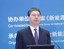 中歐經(jīng)濟技術(shù)合作協(xié)會副會長李慶文主持會議
