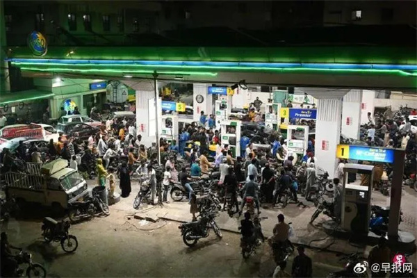 原油風暴沖擊亞洲民生底端:燃油兩輪車承壓,“油改電”加速 原油風暴沖擊亞洲民生底端:燃油兩輪車承壓,“油改電”加速