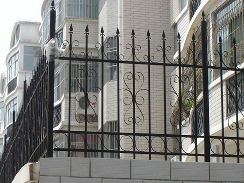 鐵藝陽(yáng)臺(tái)護(hù)欄