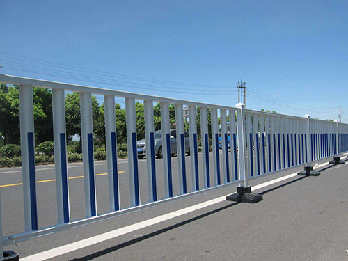 道路鋅鋼護欄安裝